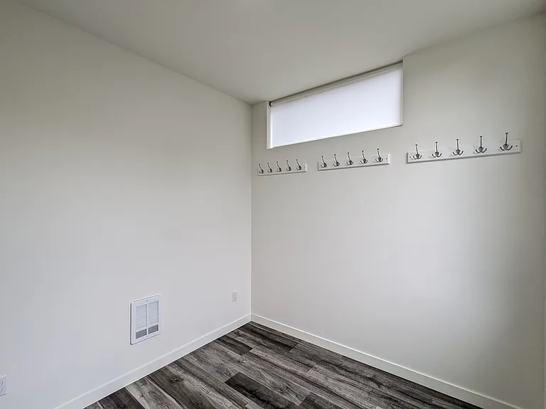 33 W Etruria St — Photo 16