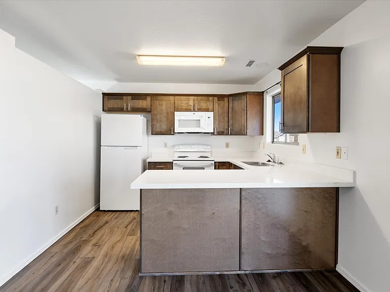 4517 N Sauter Dr E — Photo 9