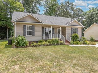 39 Ranchor Dr, Thomasville, NC 27360