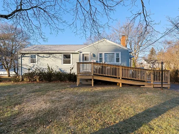 36 Crestfield Dr, Brockton, MA 02302