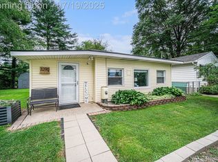 3290 Orchard Dr, Pinckney, MI