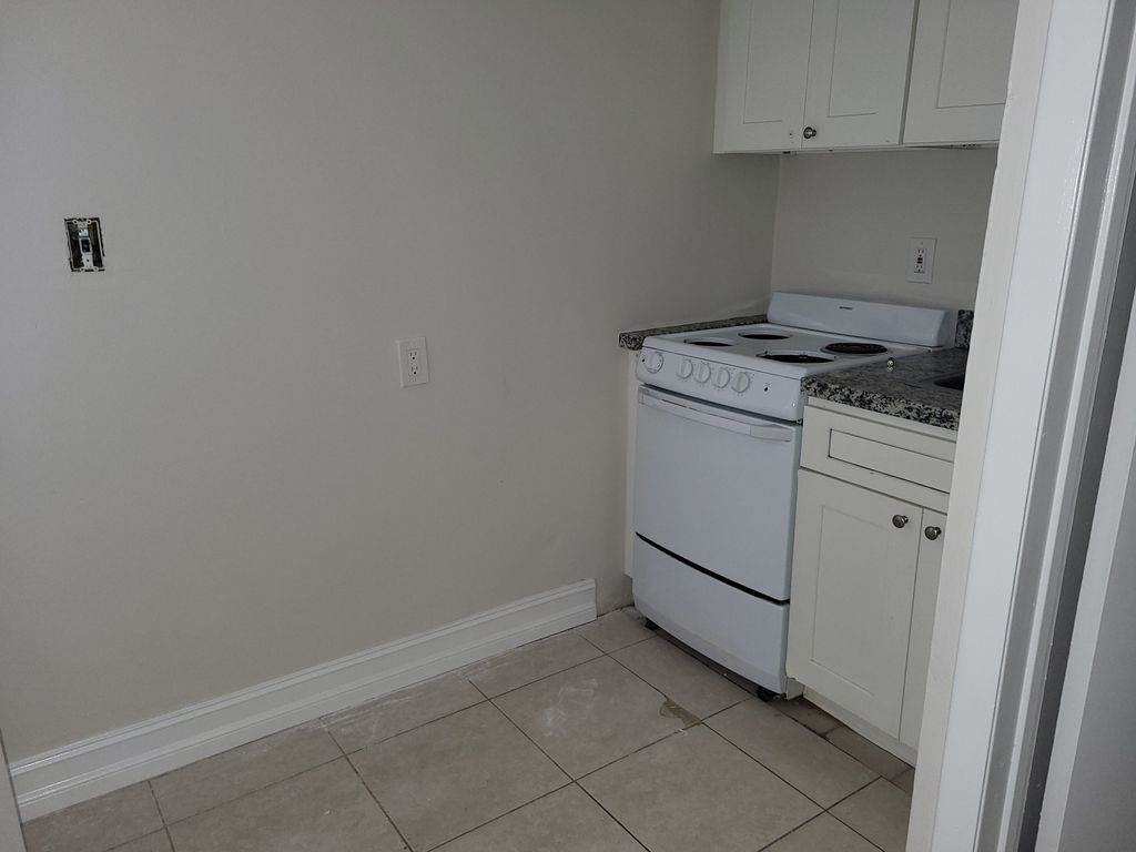 1031 NE 23rd Pl, photo 8