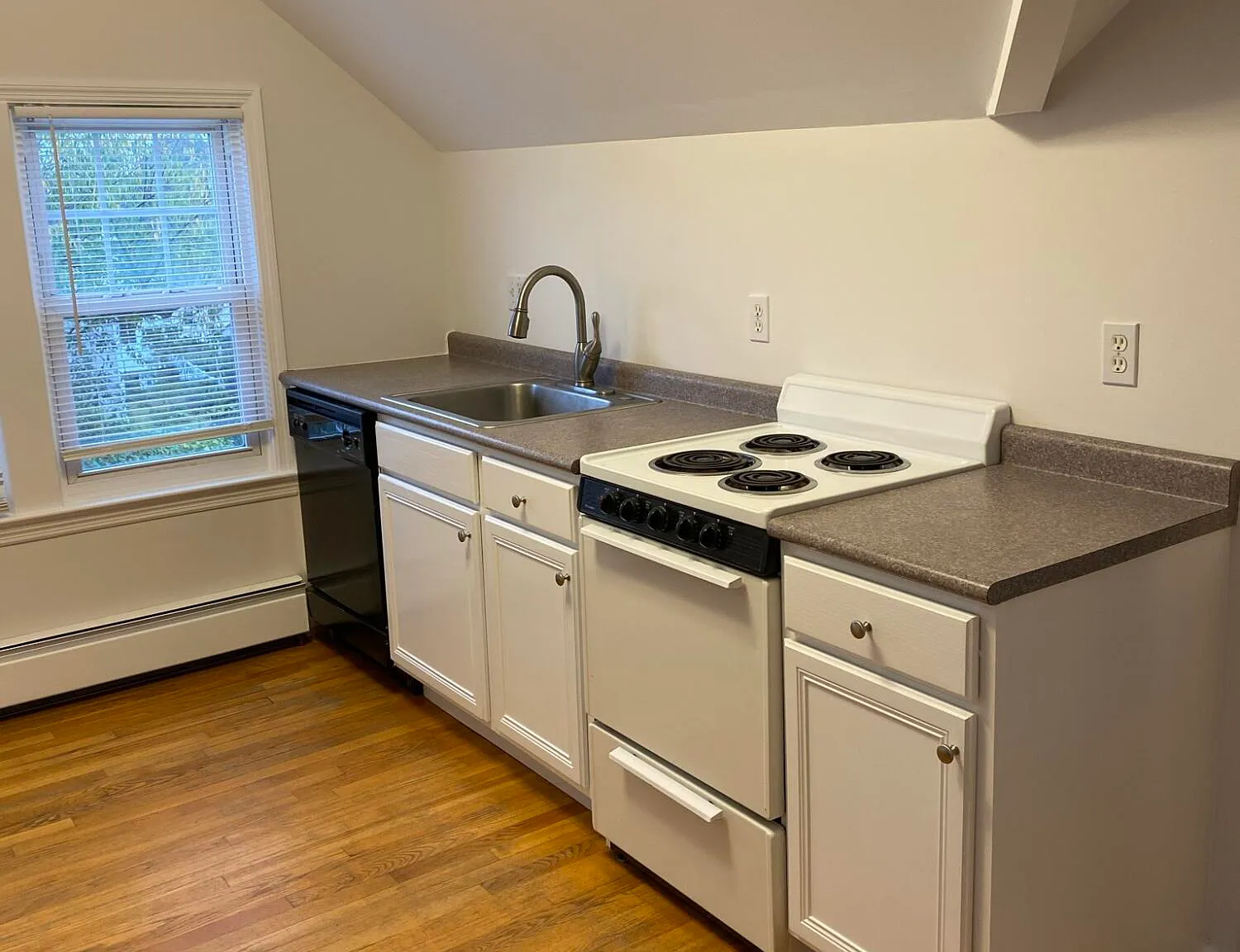 1 bed, 1.0 bath, 500 sqft, $2,300 — Photo 3