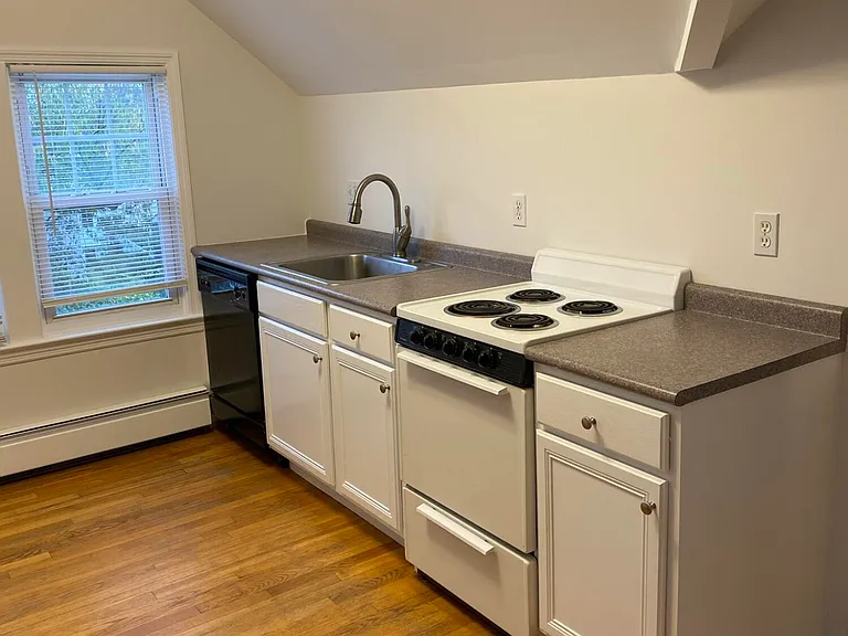 48 Le Grande Ave #3 — Photo 3