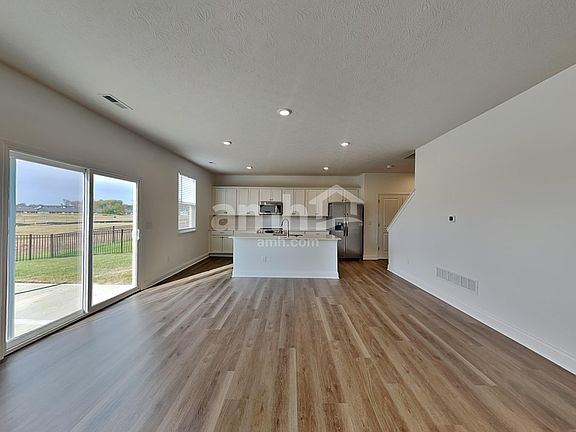 5th image of 9163 Henley Ave