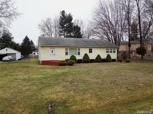 888 Troywood Dr, Troy, MI 48083