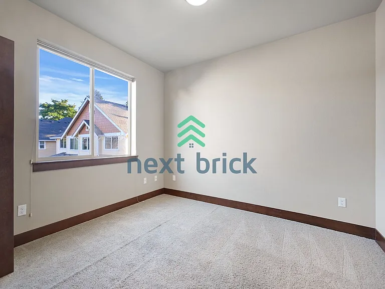 3813 NE 3rd Pl — Photo 9
