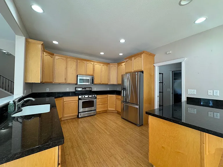 4467 Castlerock Dr — Photo 24