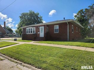 24 E Hickory St, Canton, IL 61520