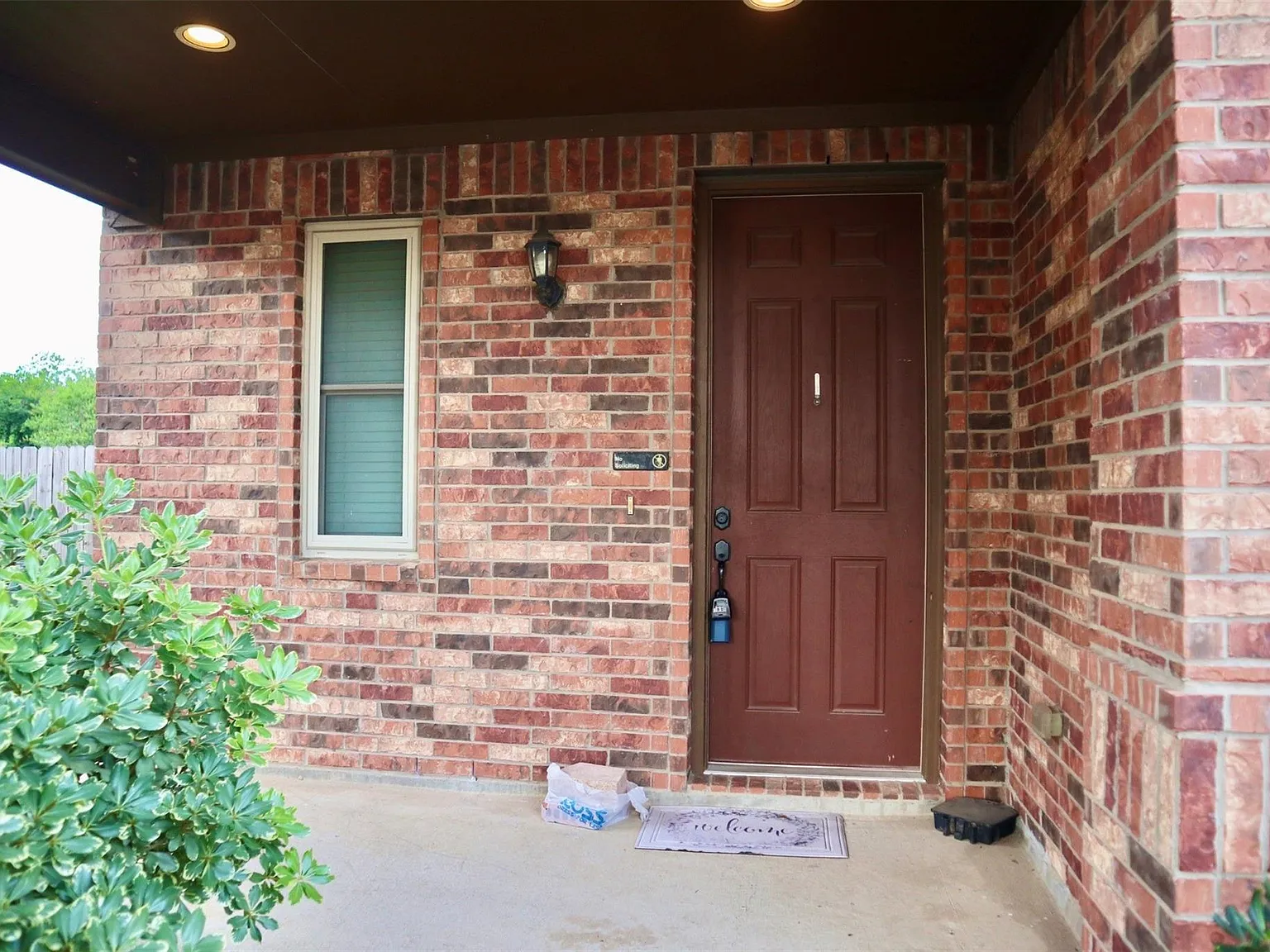 3 bed, 2.5 bath, 2688 sqft, $2,400 — Photo 2