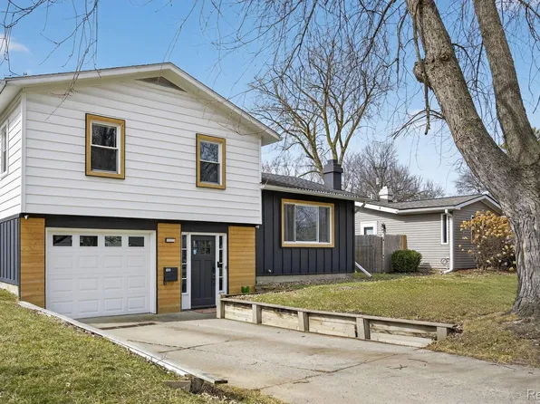 1021 Dingwall Dr, Owosso, MI 48867