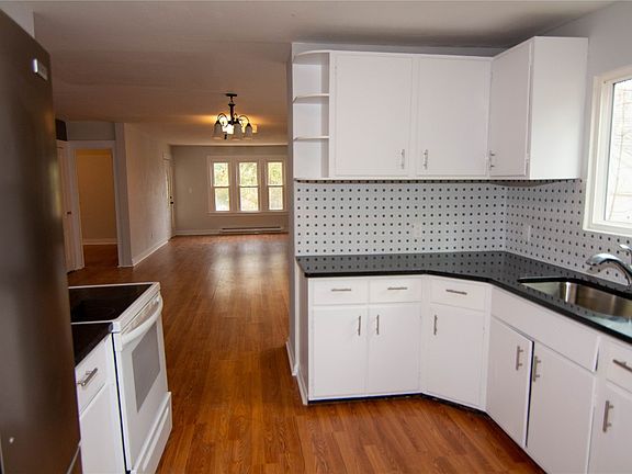 4th image of 31 Medford St