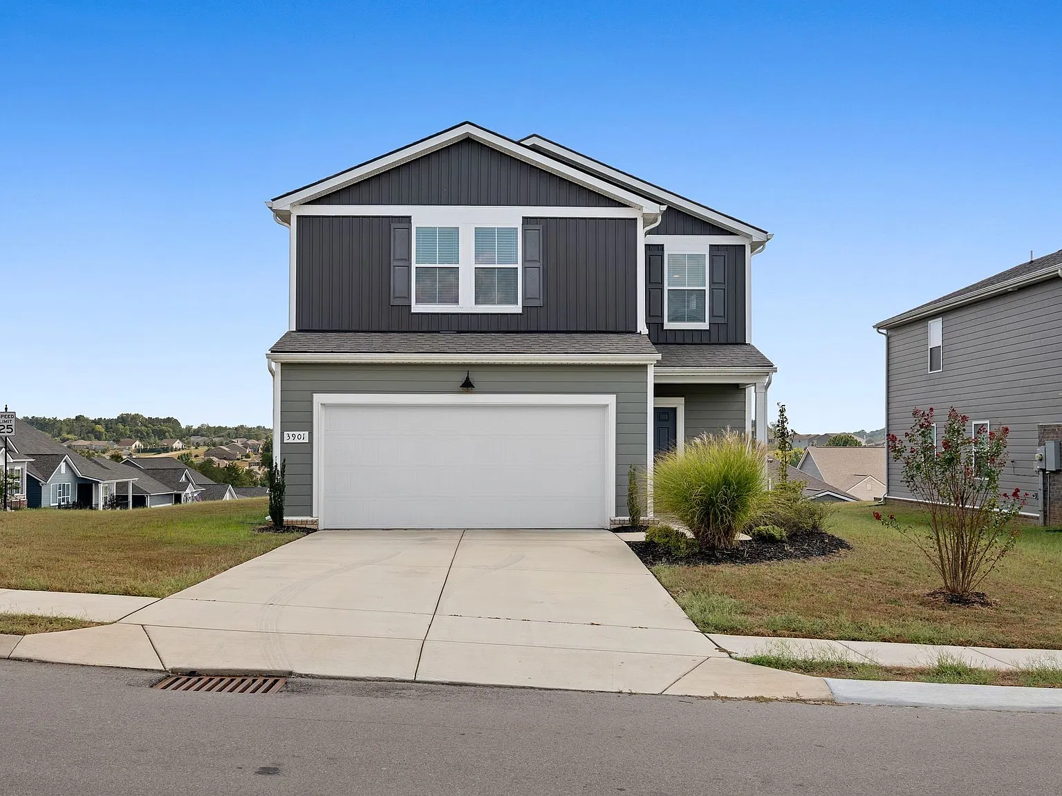 3 bed, 2.5 bath, 1923 sqft, $1,975 — Photo 4