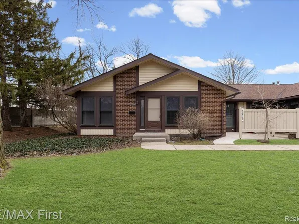 40548 Newport Dr, Plymouth, MI 48170