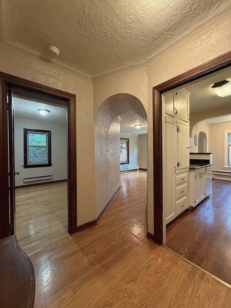 Yale Apartments — Photo 4