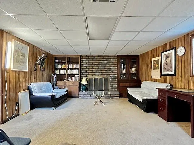5 bed, 2.0 bath, 1971 sqft, $2,495 — Photo 3