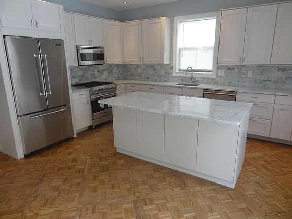 4th image of 368 Lyceum Ave #C