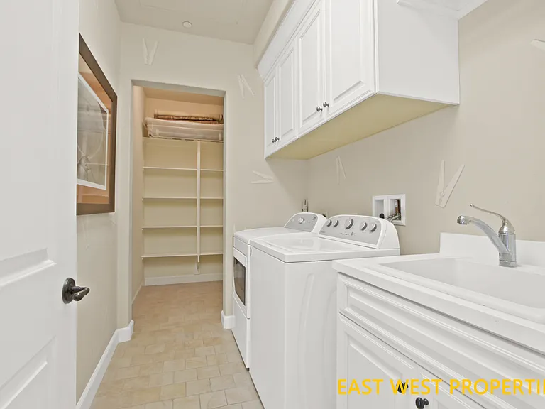 42 Royal Grv — Photo 24