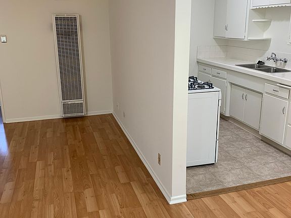 4th image of 908 N Genesee Ave APT 5