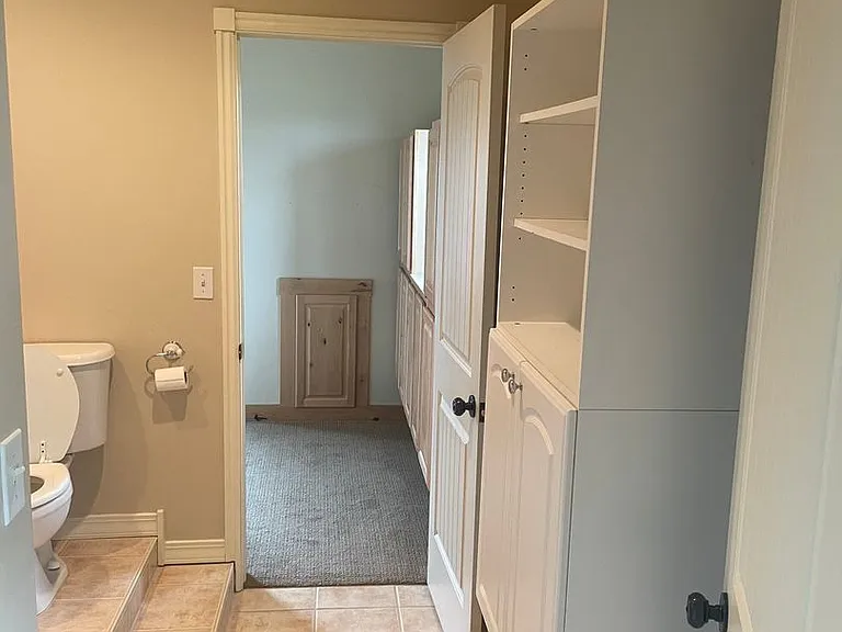 1084 E Moody Rd — Photo 20
