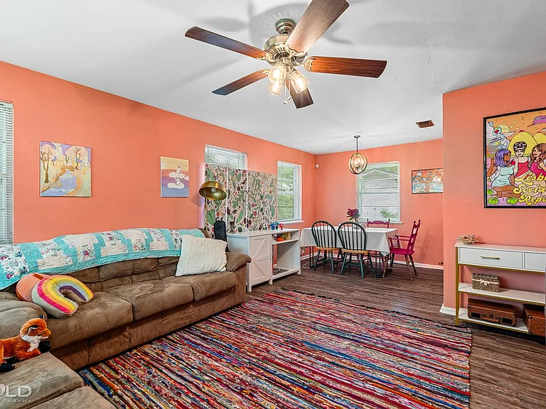 818 E Washington St — Photo 11