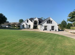 607 Kiowa Dr W, Lake Kiowa, TX 76240