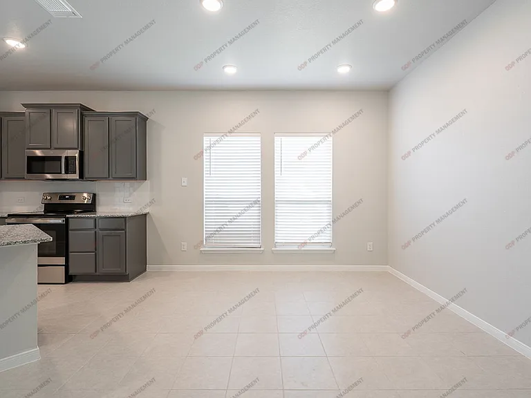 1458 Shadow Hill Ln — Photo 3
