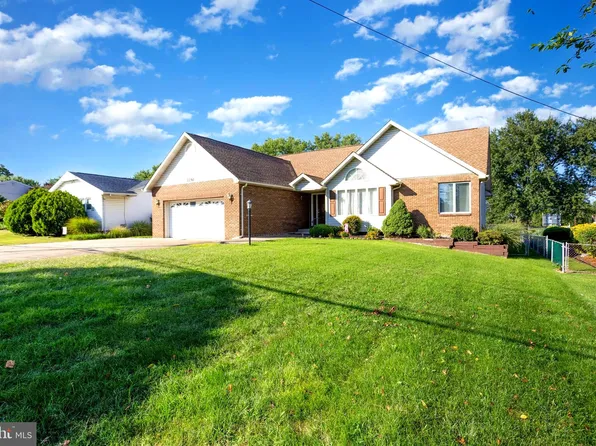 7252 Meadow Ln, Baltimore, MD 21222