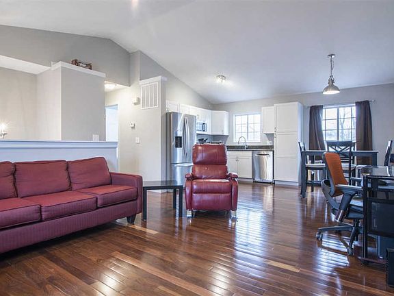 3rd image of 4076 Woodchase Dr