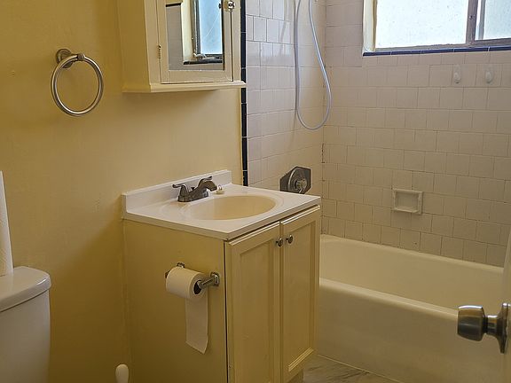 4th image of 3812 40th St APT 5
