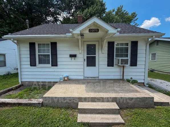 1019 S Weaver Ave, Springfield, MO 65807