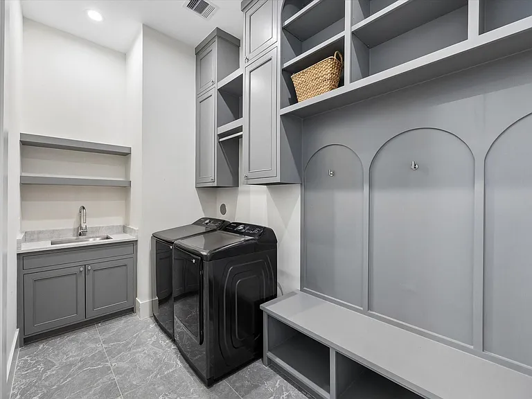 6911 Hartland Ave — Photo 27
