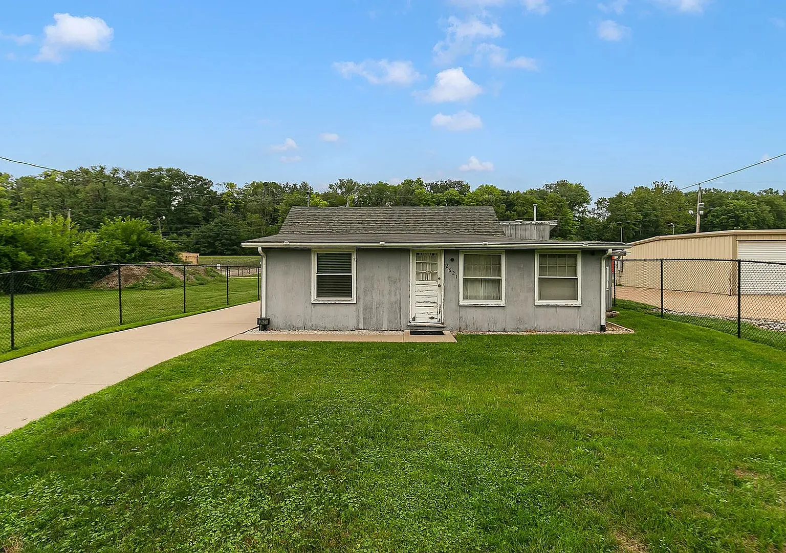 3-Bedroom Home with Detached Garage in Rock Island — Photo 2