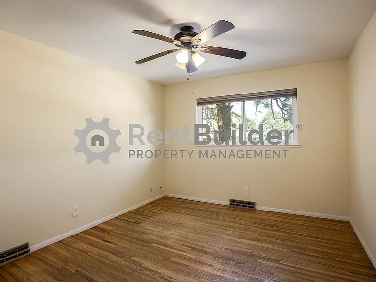 6504 Loftus Ave NE — Photo 14