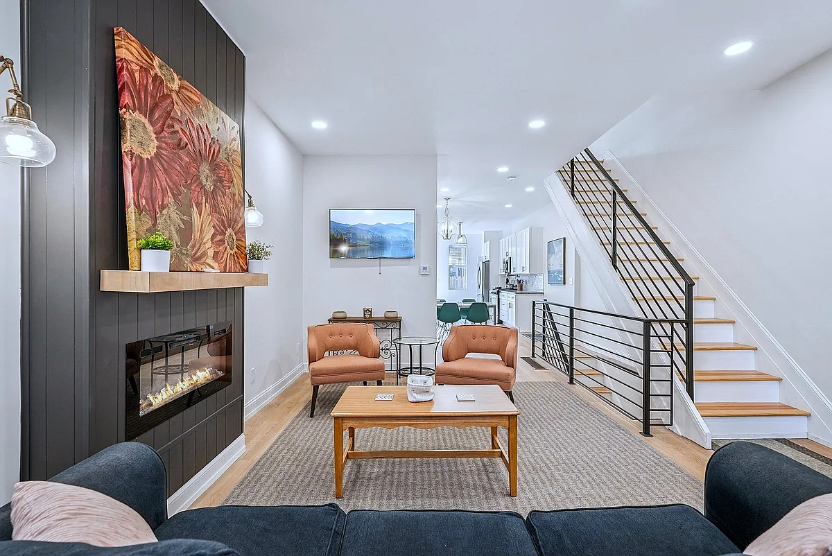 Electric fireplace - 322 Snyder Ave #1