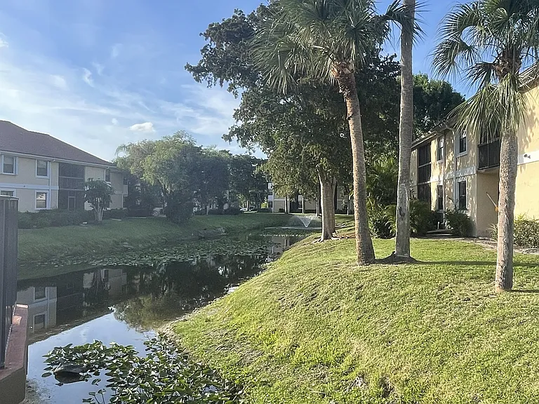 Riverside Dr — Photo 42