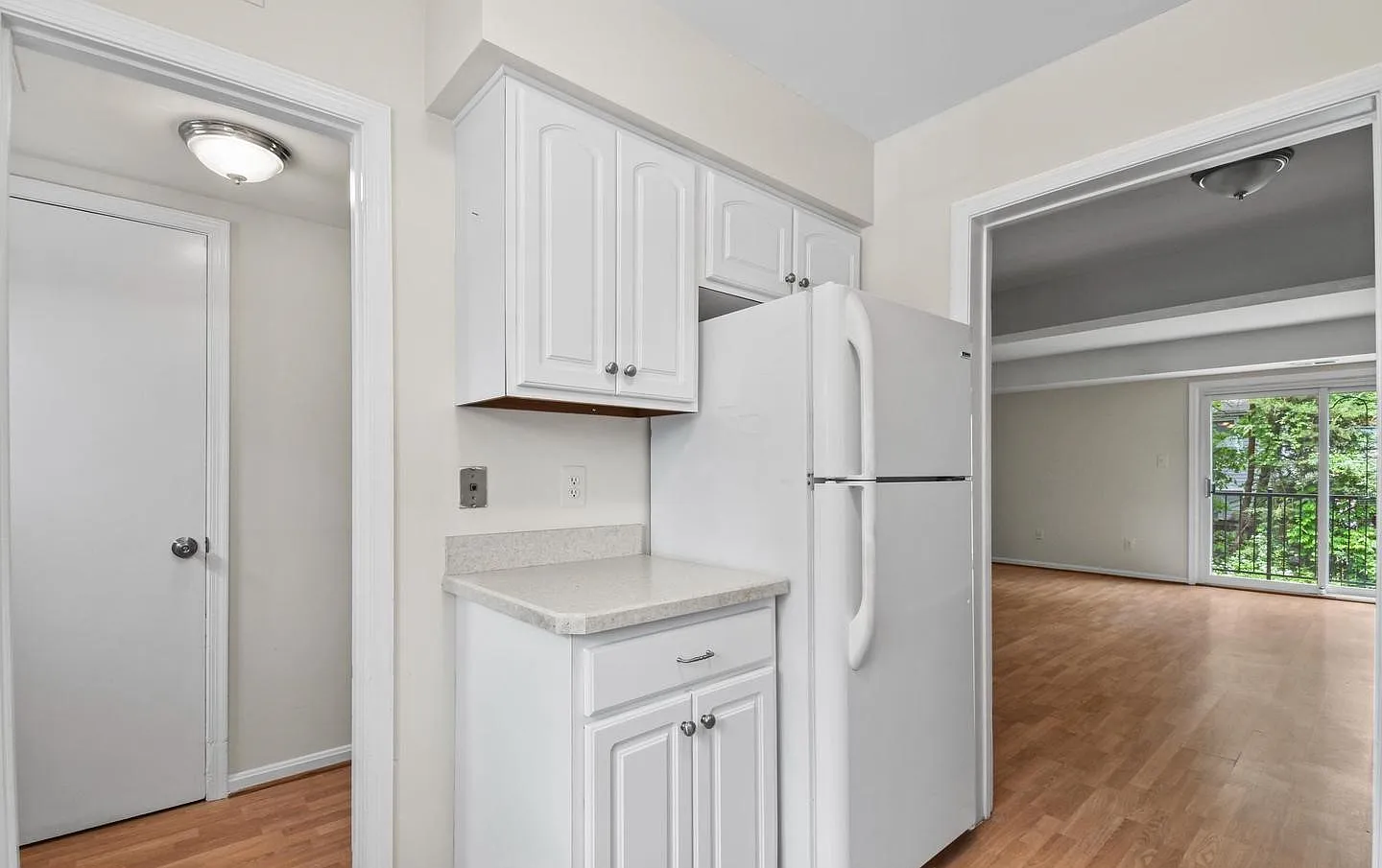 2 bed, 1126 sqft, $2,200 — Photo 4