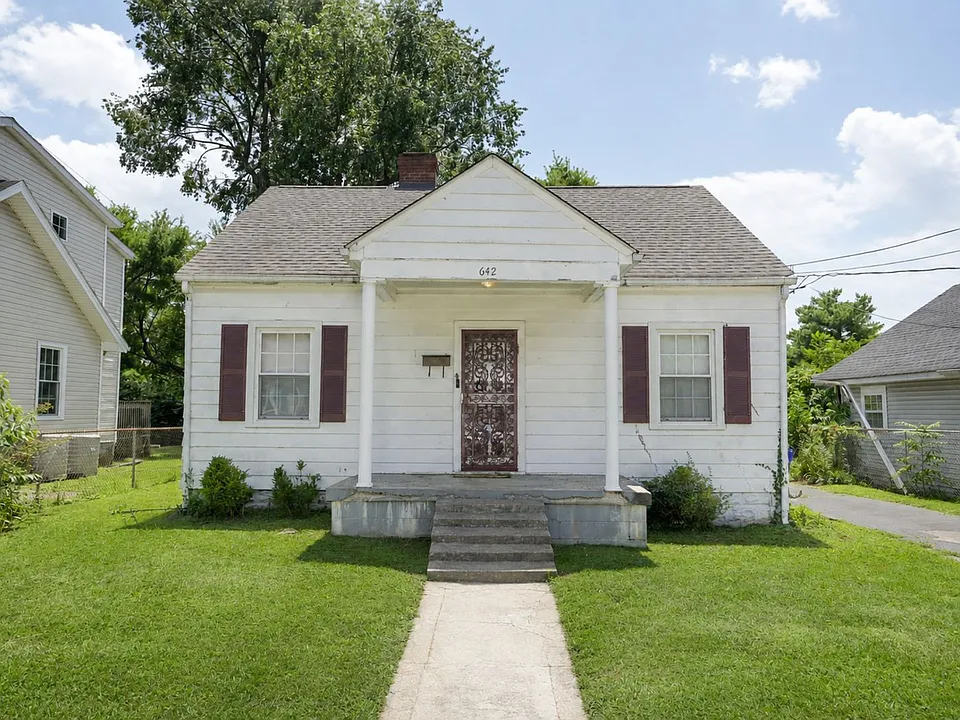 642 Golfview Dr