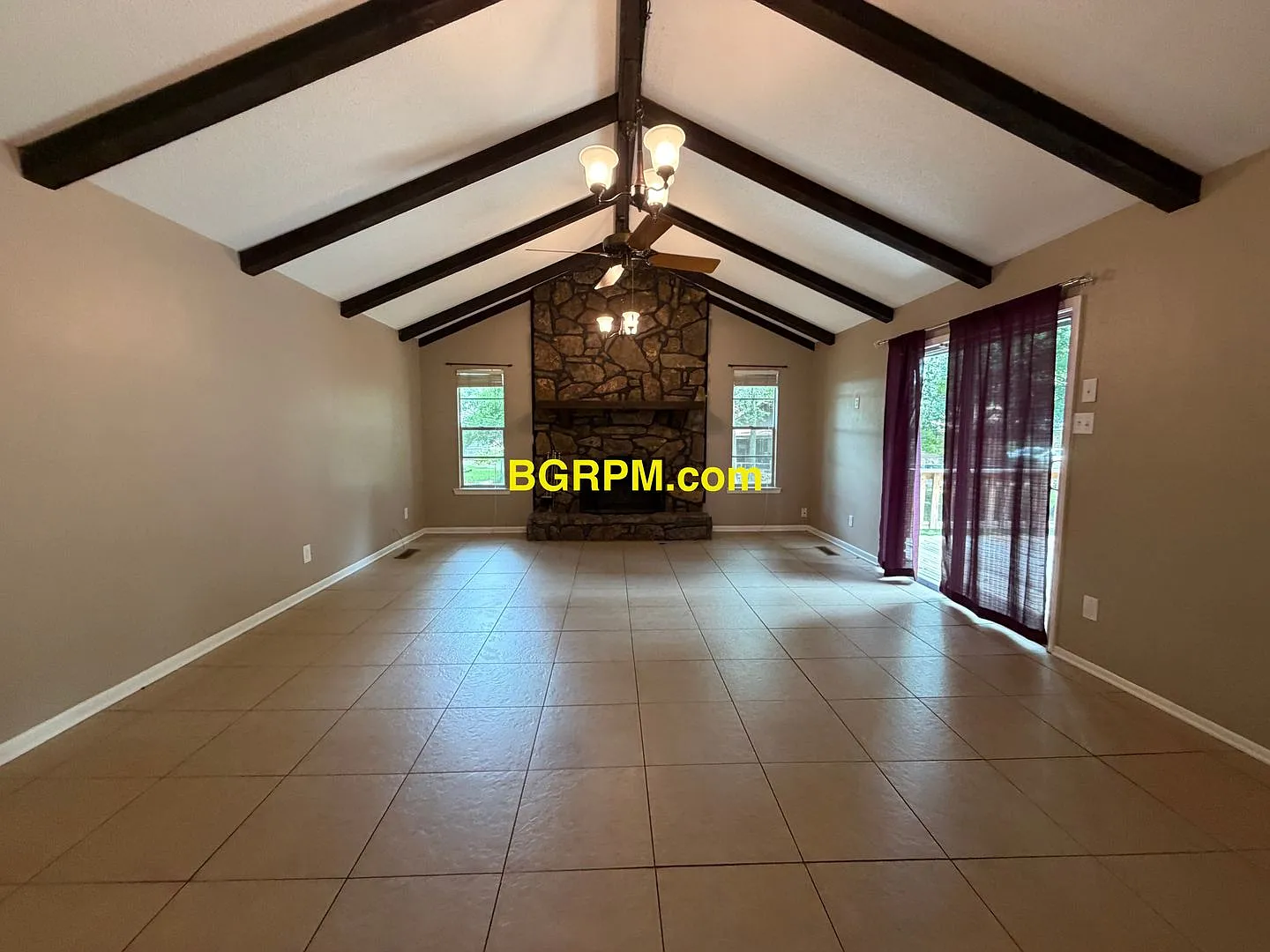 3 BD, 2 BA, Home in Jacksonville — Photo 3