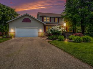 7450 Ceilcrest Ln NE, Rockford, MI 49341