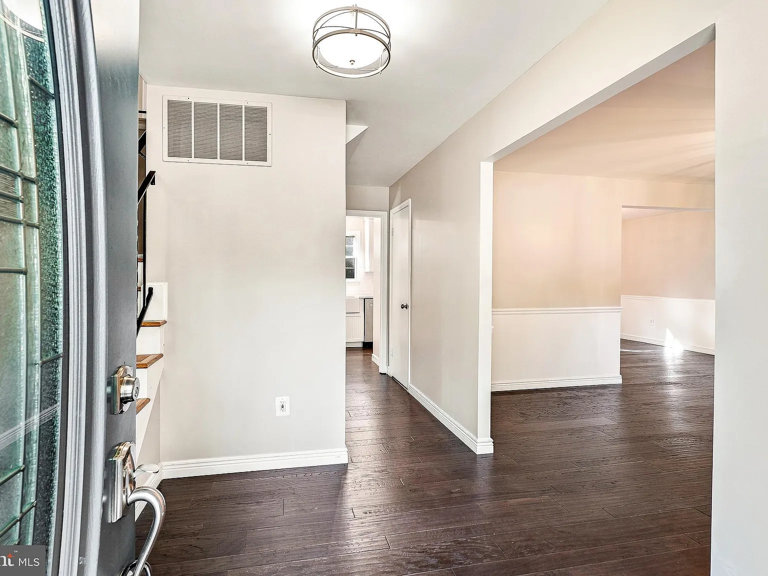 5 bed, 3.5 bath, 3080 sqft, $4,900 — Photo 2