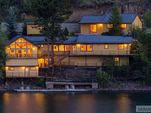 53 S Shoreline Dr, Salmon, ID 83467