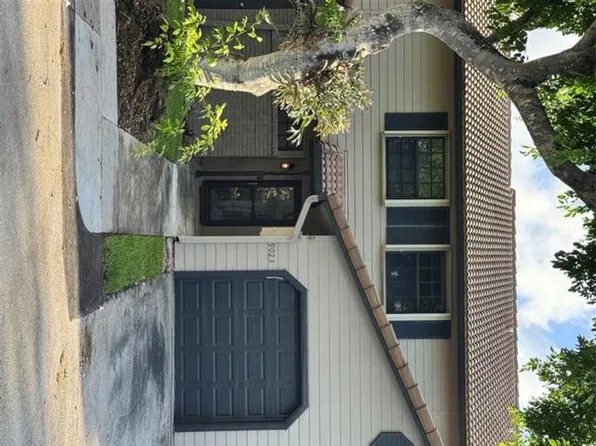 9023 Vineyard Lake Dr, Plantation, FL