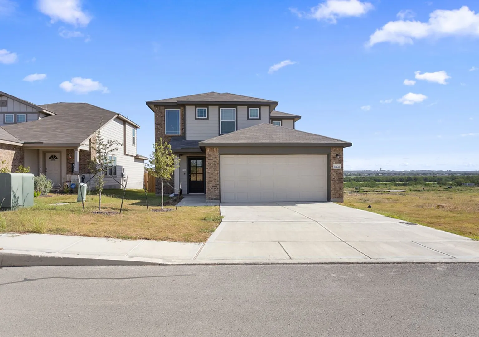 Beautiful two-story home in Katzer Ranch-Move-In Ready — Photo 2