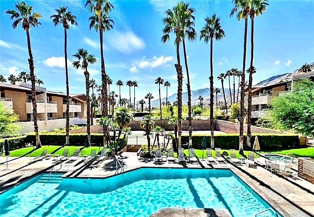 1 bed, 568 sqft, $2,200 — Photo 2