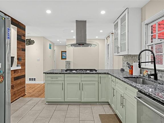 5th image of 2147 Jones Rd NW