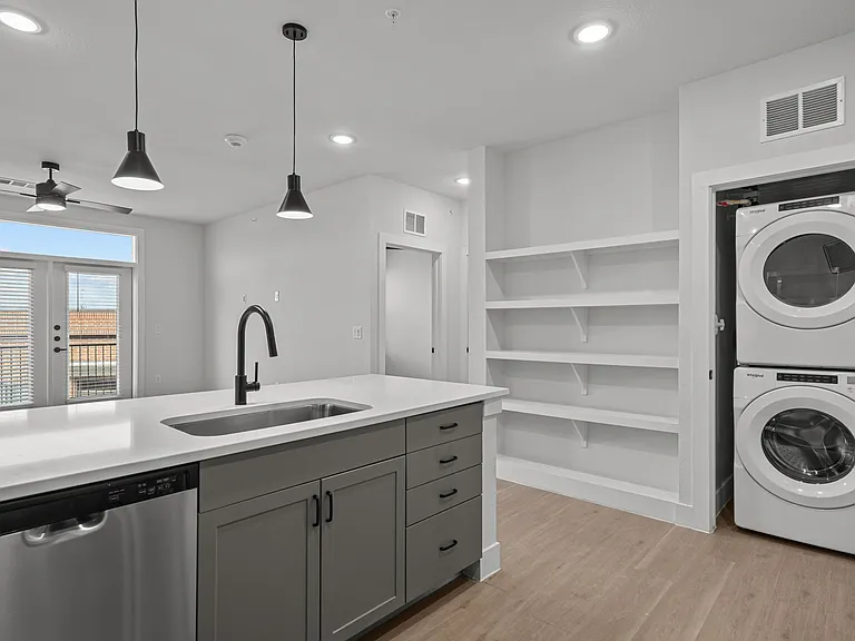 Eastpoint Apartments — Photo 17