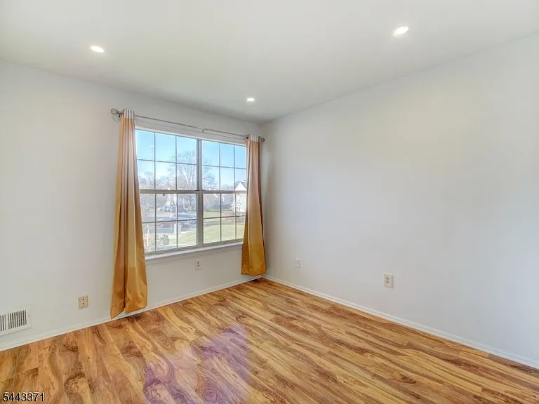 142 Harvest Ln — Photo 17