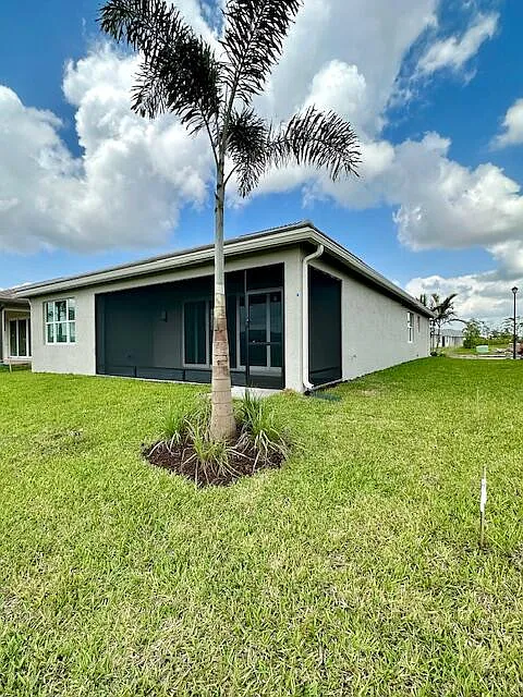 3 bed, 2.0 bath, 1752 sqft, $3,300 — Photo 2