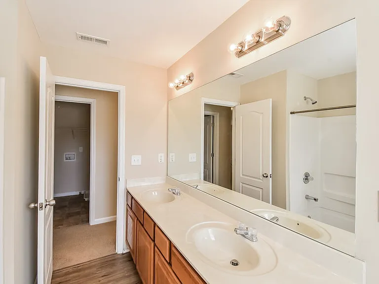 1061 Southwood Dr — Photo 16